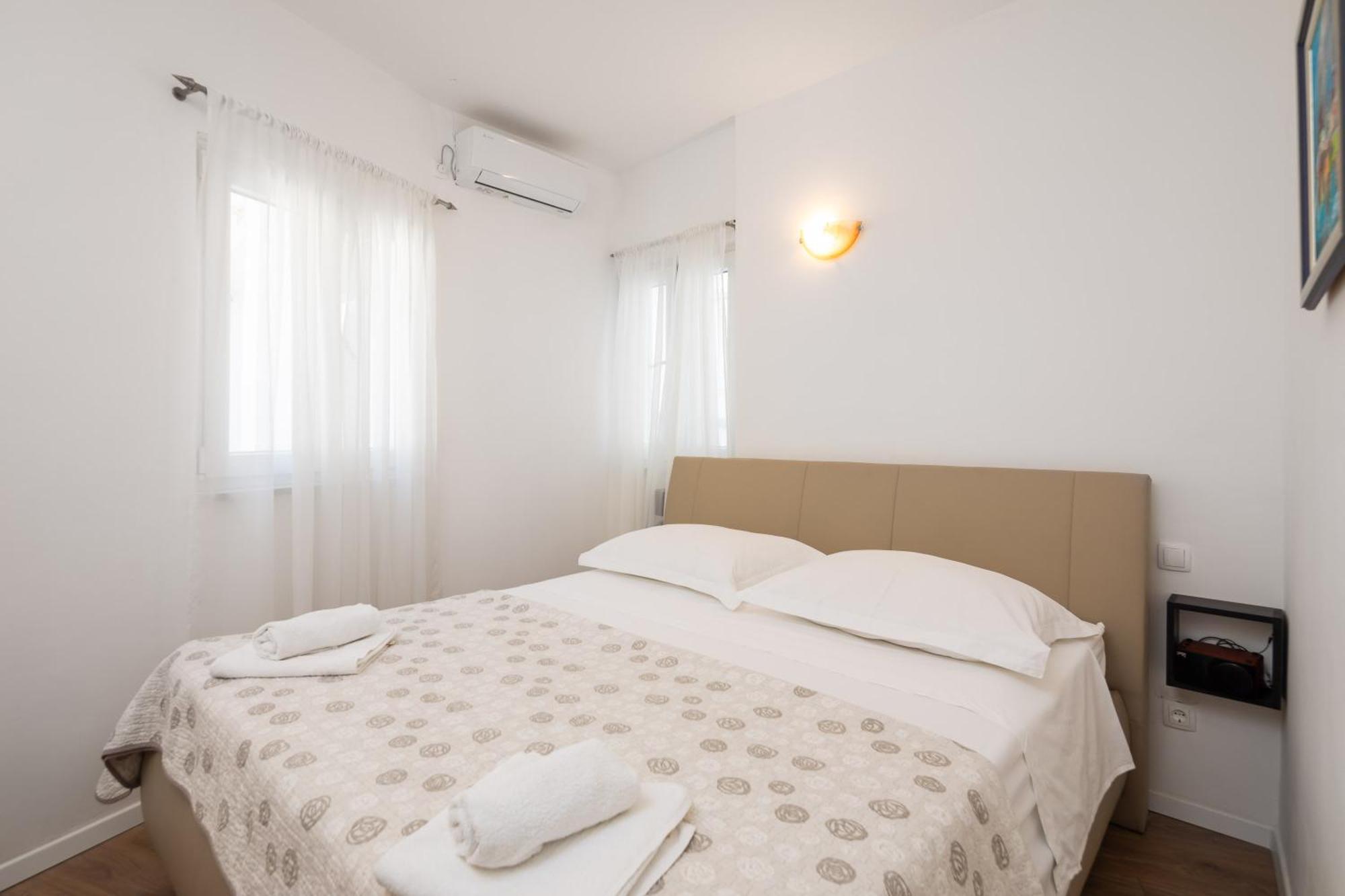Caleta Seaview Suites II - Pool & Jacuzzi Lokva Rogoznica Bagian luar foto